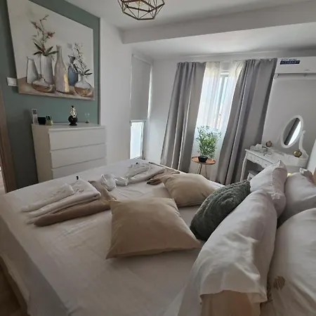 Lazuli Beachfront Sea View Ap 37 Apartment